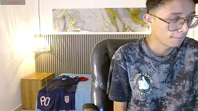 SantiagoRusso18 online show from 02-04-26, 12:33