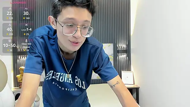 SantiagoRusso18 online show from 10-12-25, 01:12