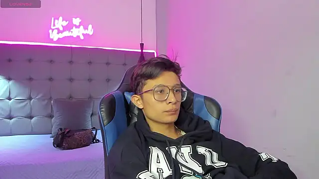 SantiagoRusso18 online show from 02-24-26, 01:01