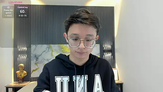 SantiagoRusso18 online show from 10-10-25, 12:39