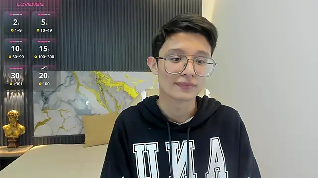 SantiagoRusso18 online show from 10-11-25, 01:34