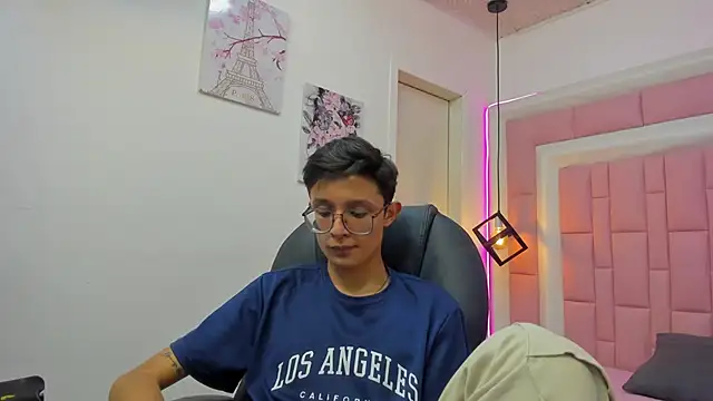 SantiagoRusso18 online show from 10-04-25, 08:10