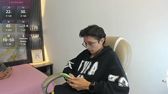 SantiagoRusso18 online show from 11-08-25, 02:09