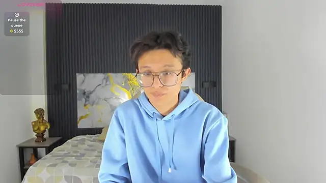 SantiagoRusso18 online show from 12-04-25, 08:24