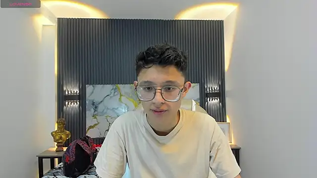 SantiagoRusso18 online show from 12-15-25, 12:44