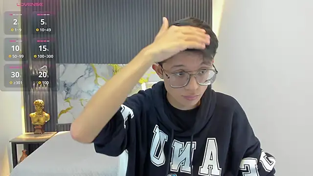 SantiagoRusso18 online show from 10-06-25, 12:39