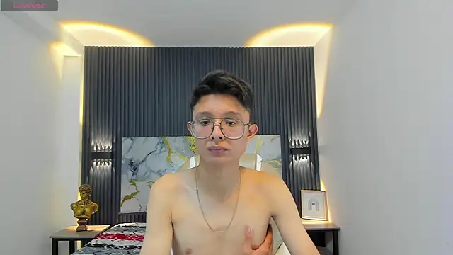 SantiagoRusso18 online show from 12-20-25, 12:30