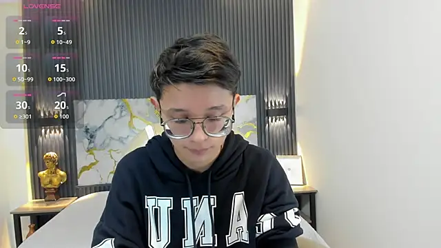 SantiagoRusso18 online show from 10-09-25, 01:11