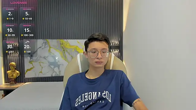 SantiagoRusso18 online show from 10-05-25, 12:40