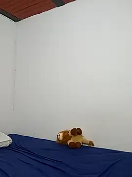 SaraNixx online show from 09-16-25, 01:28