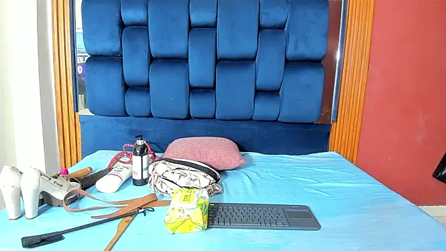 JisooLuv online show from 12-02-25, 07:26