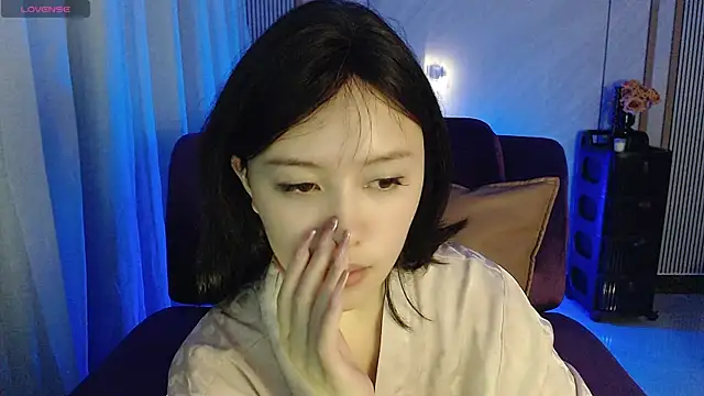 Snapshot of Eoov chatting on 09-27-25, 04:24 Eoov online show from 09-27-25, 04:24