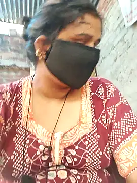 Snapshot of Manvi_tyagi chatting on 10-05-25, 08:05 Manvi tyagi online show from 10-05-25, 08:05