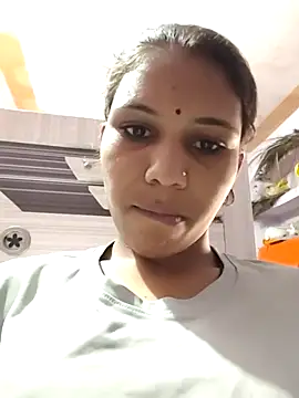 Snapshot of Live-queen08 chatting on 10-08-25, 06:37 Live-queen08 online show from 10-08-25, 06:37