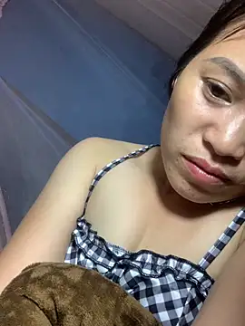 tuyetnhi-00 online show from 10-15-25, 01:52