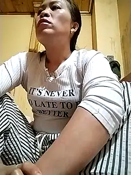 tuyetnhi-00 online show from 10-03-25, 04:58