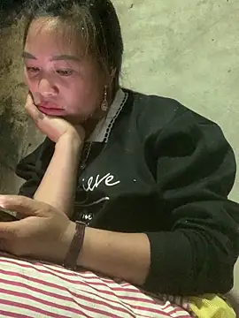 tuyetnhi-00 online show from 12-15-25, 10:32