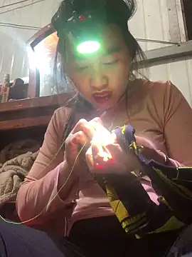 tuyetnhi-00 online show from 12-22-25, 12:49