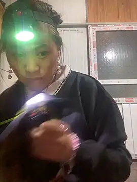 tuyetnhi-00 online show from 11-13-25, 12:42