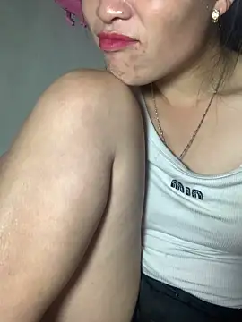 tuyetnhi-00 online show from 10-08-25, 04:40