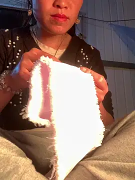 tuyetnhi-00 online show from 01-15-26, 11:13