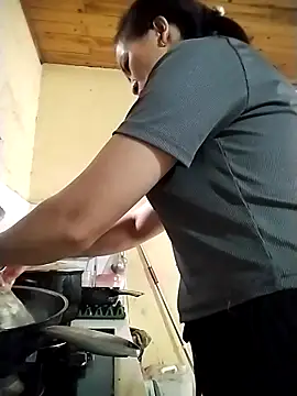 tuyetnhi-00 online show from 10-12-25, 05:09