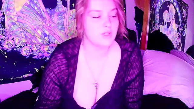 Snapshot of Princessblazed444 chatting on 05-09-26, 05:49 Princessblazed444 online show from 05-09-26, 05:49