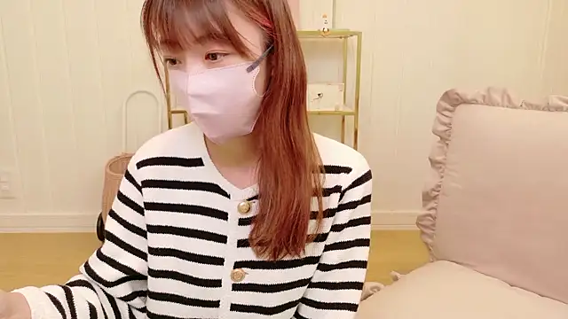 Snapshot of SUZU_1201 chatting on 09-19-25, 04:05 SUZU 1201 online show from 09-19-25, 04:05