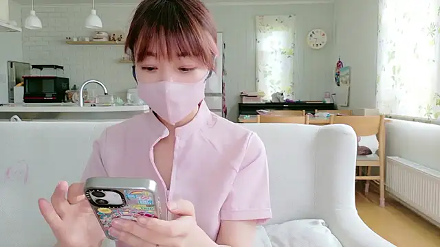 Snapshot of SUZU_1201 chatting on 06-17-26, 12:32 SUZU 1201 online show from 06-17-26, 12:32
