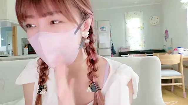 Snapshot of SUZU_1201 chatting on 07-26-26, 01:01 SUZU 1201 online show from 07-26-26, 01:01