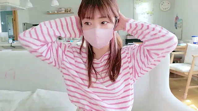 Snapshot of SUZU_1201 chatting on 06-11-26, 12:12 SUZU 1201 online show from 06-11-26, 12:12
