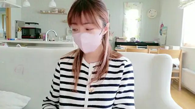 Snapshot of SUZU_1201 chatting on 06-15-26, 12:33 SUZU 1201 online show from 06-15-26, 12:33