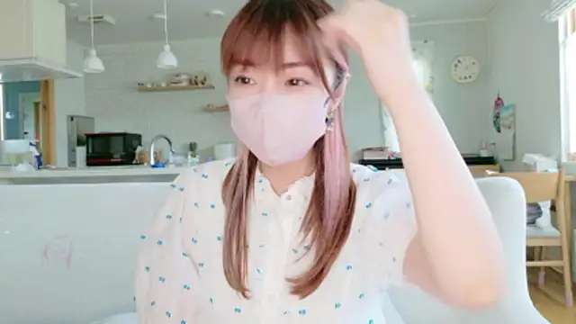 Snapshot of SUZU_1201 chatting on 05-25-26, 04:12 SUZU 1201 online show from 05-25-26, 04:12