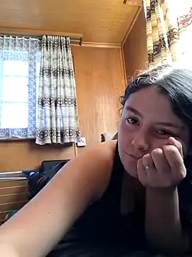 YoungLiisaxx online show from 10-30-25, 12:03