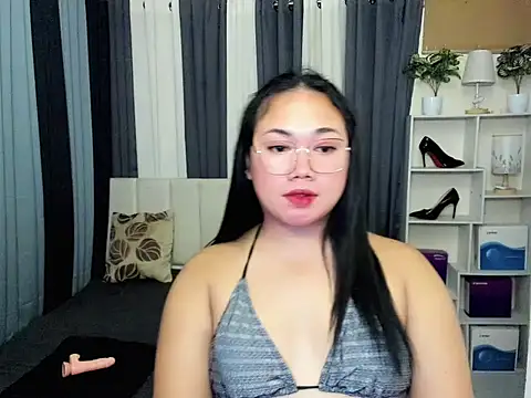 Snapshot of TsUncutKaren chatting on 02-17-26, 06:05 TsUncutKaren online show from 02-17-26, 06:05