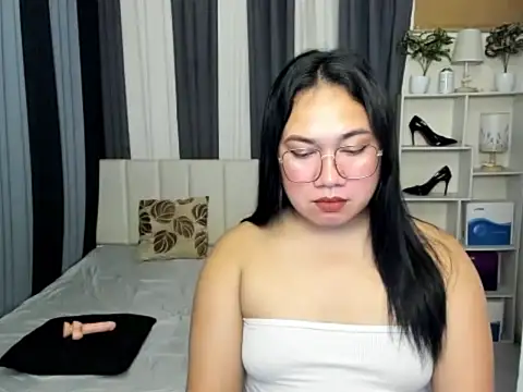 Snapshot of TsUncutKaren chatting on 03-03-26, 05:47 TsUncutKaren online show from 03-03-26, 05:47