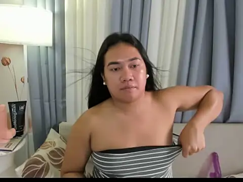 TsUncutKaren online show from 11-18-25, 04:49