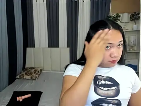 Snapshot of TsUncutKaren chatting on 02-26-26, 05:46 TsUncutKaren online show from 02-26-26, 05:46