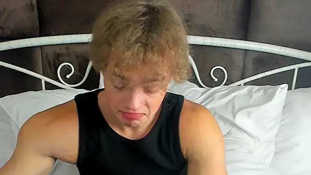 Snapshot of ChaseMuscular chatting on 10-14-25, 03:23 ChaseMuscular online show from 10-14-25, 03:23