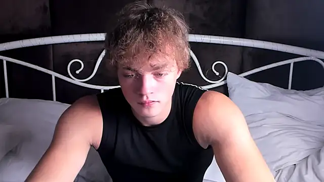 Snapshot of ChaseMuscular chatting on 09-25-25, 10:32 ChaseMuscular online show from 09-25-25, 10:32