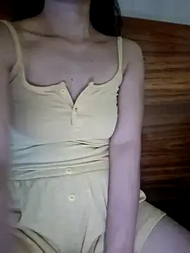 Snapshot of Mlemmz chatting on 06-13-26, 03:43 Mlemmz online show from 06-13-26, 03:43