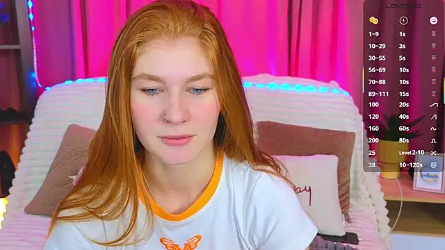 JuliaPowers  online show from 10-18-25, 04:03