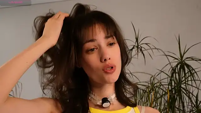 Snapshot of ttragedienne chatting on 10-13-25, 02:18 ttragedienne online show from 10-13-25, 02:18