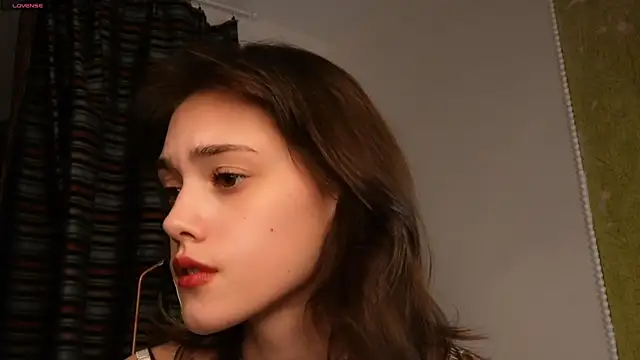 Snapshot of ttragedienne chatting on 10-28-25, 01:43 ttragedienne online show from 10-28-25, 01:43