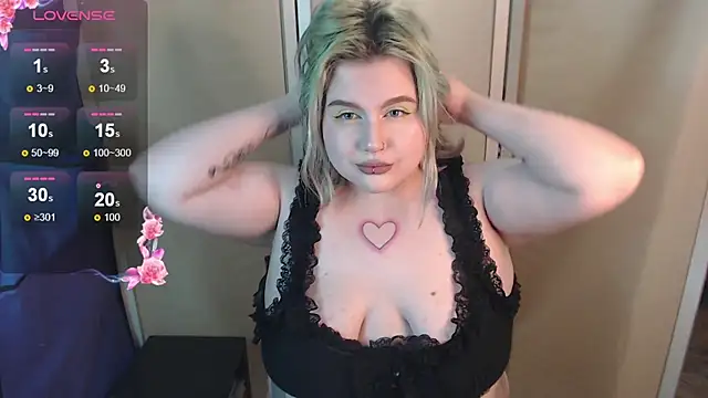 Snapshot of Alice_Bunny666 chatting on 10-18-25, 03:58 Alice Bunny666 online show from 10-18-25, 03:58