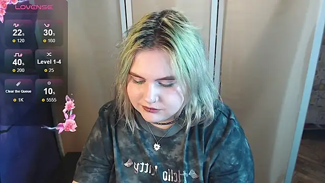 Snapshot of Alice_Bunny666 chatting on 10-12-25, 09:05 Alice Bunny666 online show from 10-12-25, 09:05