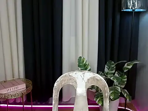 Snapshot of Kiethmadison_Miller chatting on 10-14-25, 09:43 Kiethmadison Miller online show from 10-14-25, 09:43