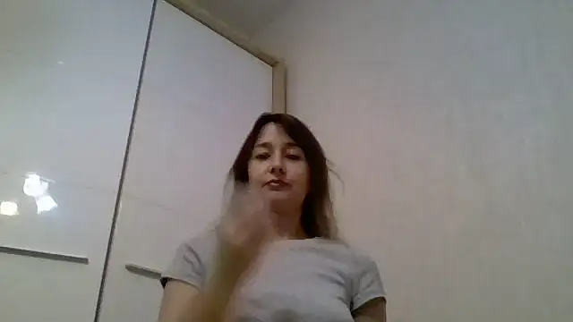 Avenique online show from 10-08-25, 03:57