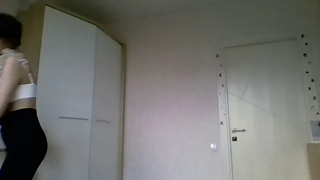 Avenique online show from 10-04-25, 02:29