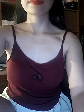 Snapshot of LazdyLy chatting on 10-17-25, 04:09 LazdyLy online show from 10-17-25, 04:09